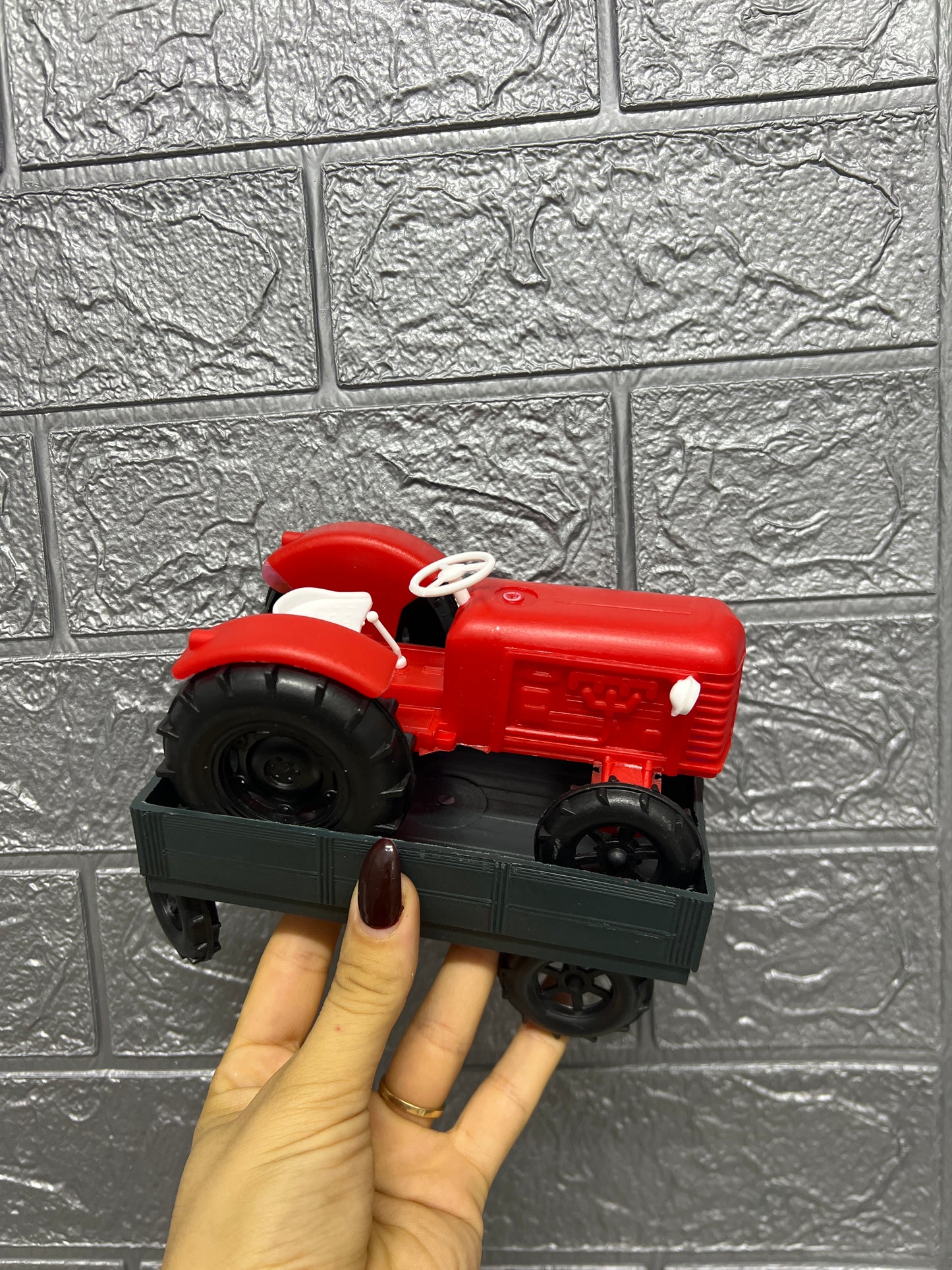 Lodër traktor plastike