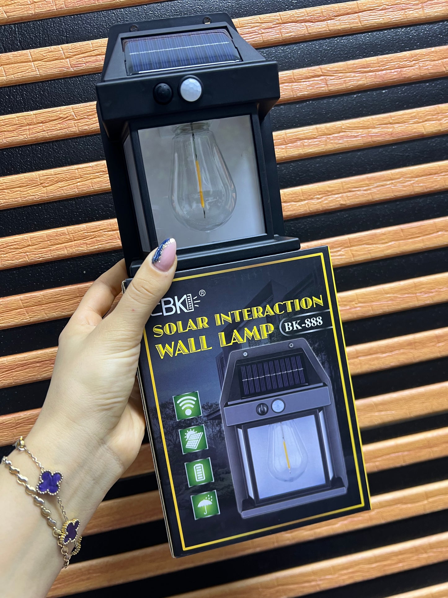 Drite me panel diellor